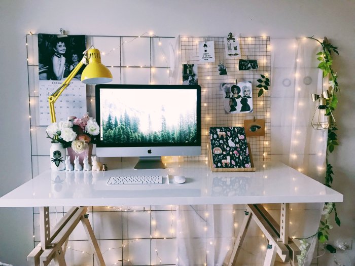 How to decorate work office space