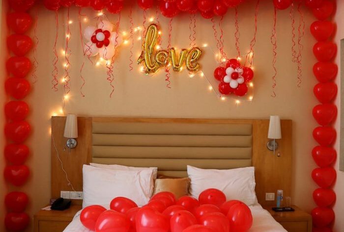 How to decorate room for anniversary surprise