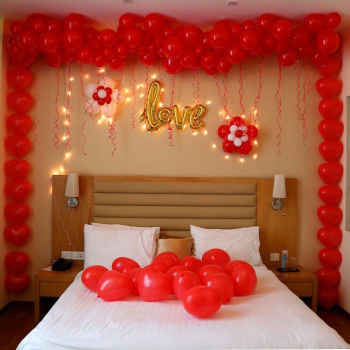 How to decorate room for anniversary surprise