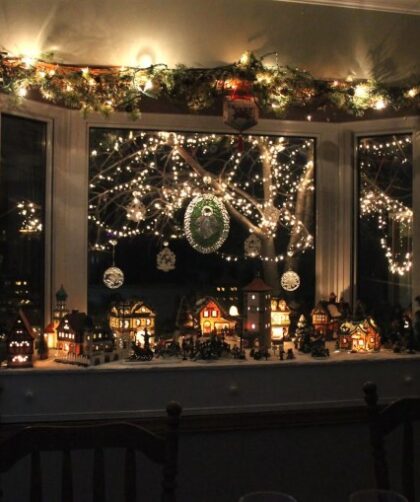 How to decorate bay window for christmas