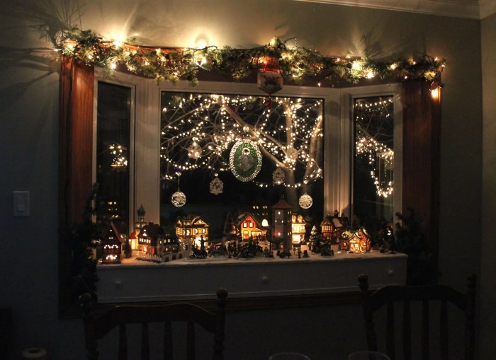 How to decorate bay window for christmas