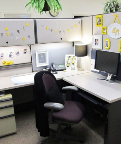 How to decorate work office space