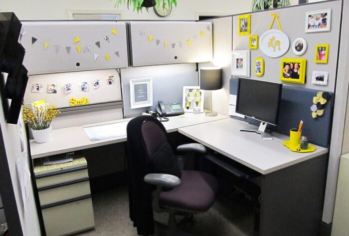 How to decorate work office space