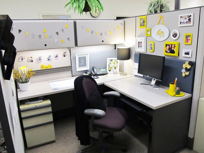 How to decorate work office space