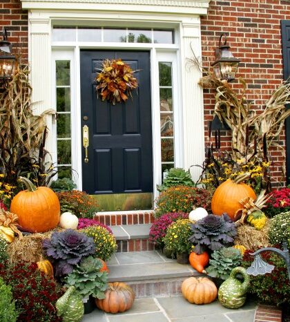 When do people usually start decorating for fall