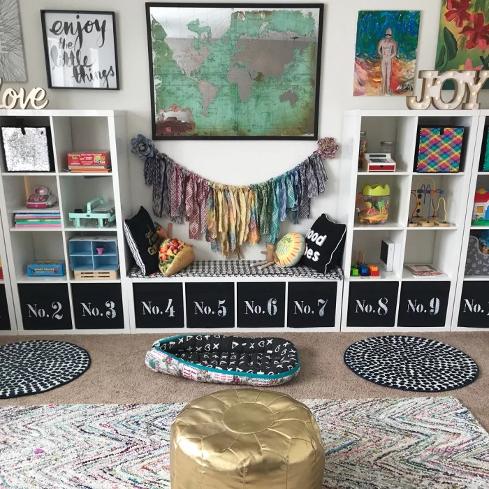 How to decorate a toy room